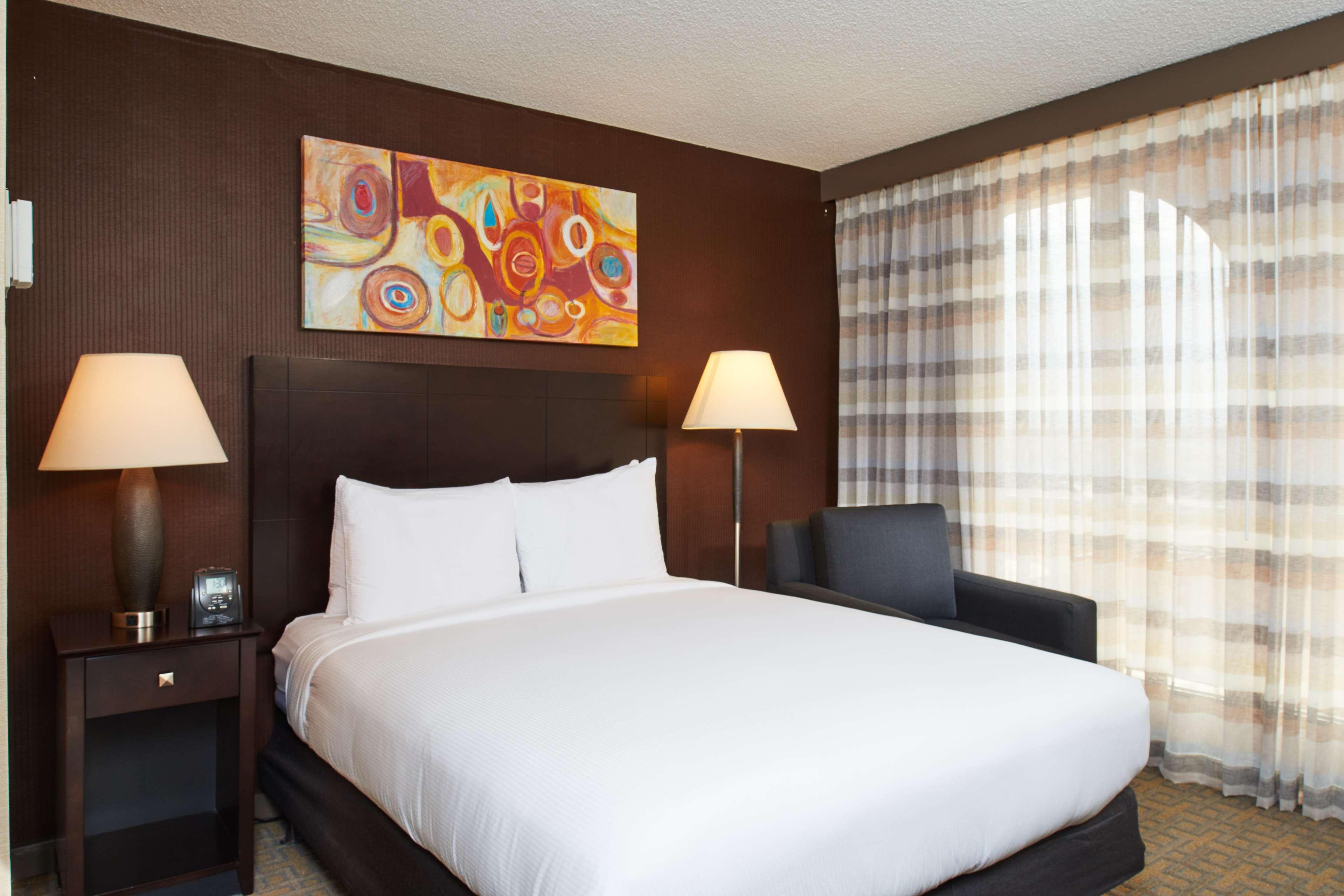 Doubletree By Hilton Dallas Market Center Exterior foto