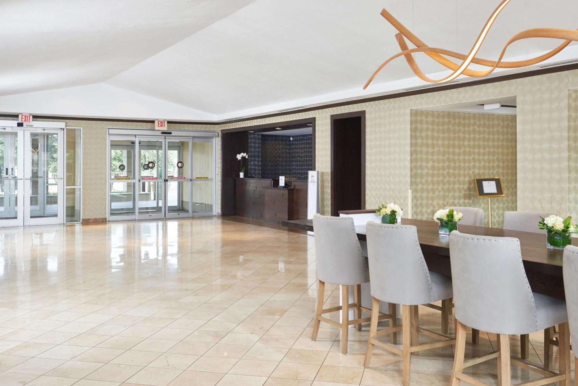 Doubletree By Hilton Dallas Market Center Exterior foto
